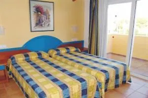 Villas Amarillas Cala Blanca   Cala Blanca (Menorca)